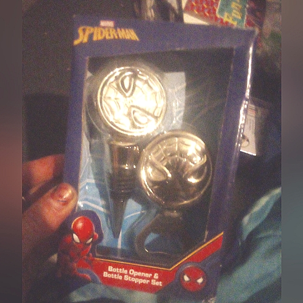 Spiderman Bottle Opener and Bottle Stopper Set